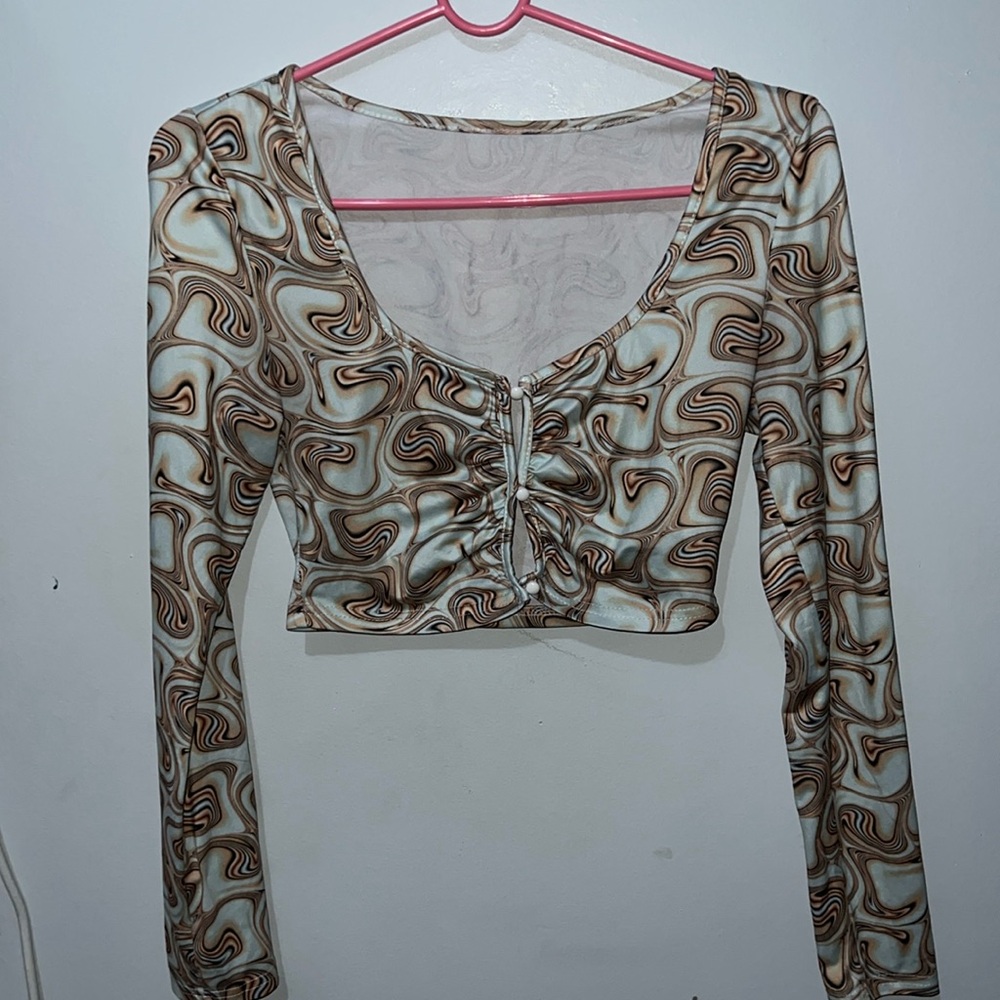 Long sleeve open in the middle